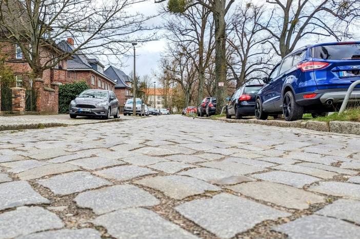 Die Dr.-Hans-Wolf-Straße muss dringend saniert werden. © Landeshauptstadt vSchwerin/Ulrike Auge