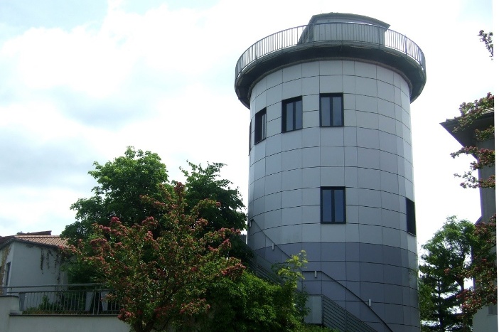 Seit 61 Jahren ein erfolgreiches Kleinod der Wissenschaft: Die Sternwarte und das Planetarium in der Schweriner Weinbergstraße. © Gabriele Arndt/Volkshochschule Schwerin