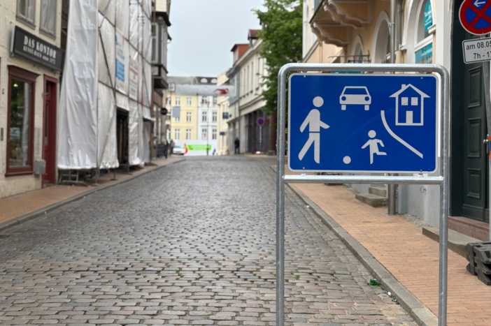 Der Bereich zwischen Markt und Friedrichstraße ist verkehrsberuhigt ausgeschildert. © Landeshauptstadt Schwerin/Lucie Maack