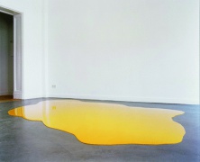 Rainer Splitt, Goldgelb Berlin (Farbguss), 2005, Pigment, PUR, 96 kg © ©VG Bild-Kunst Bonn 2019